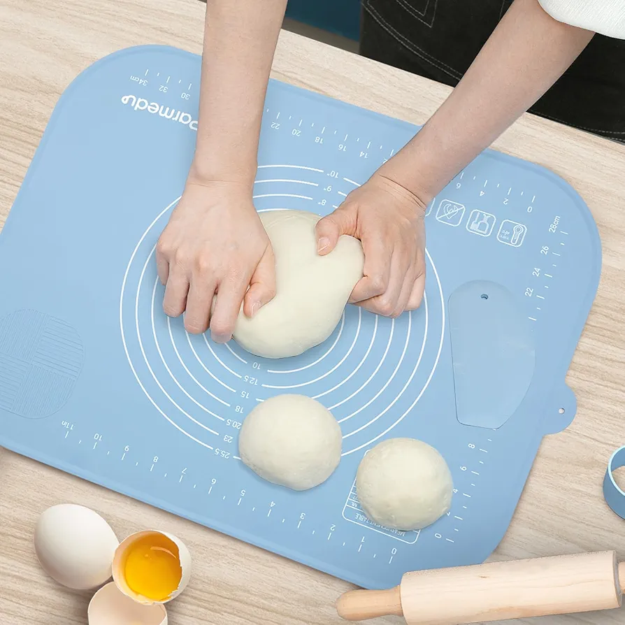 Small Silicone Baking Mat: 20 * 16in Pastry Mat for Kids Non-stick Dough Kneading Mat with Pastry Scraper & Storage Belt & Anti-spill Edge, Heatresistant Magnetic Table Mat Silicone Bread Mat
