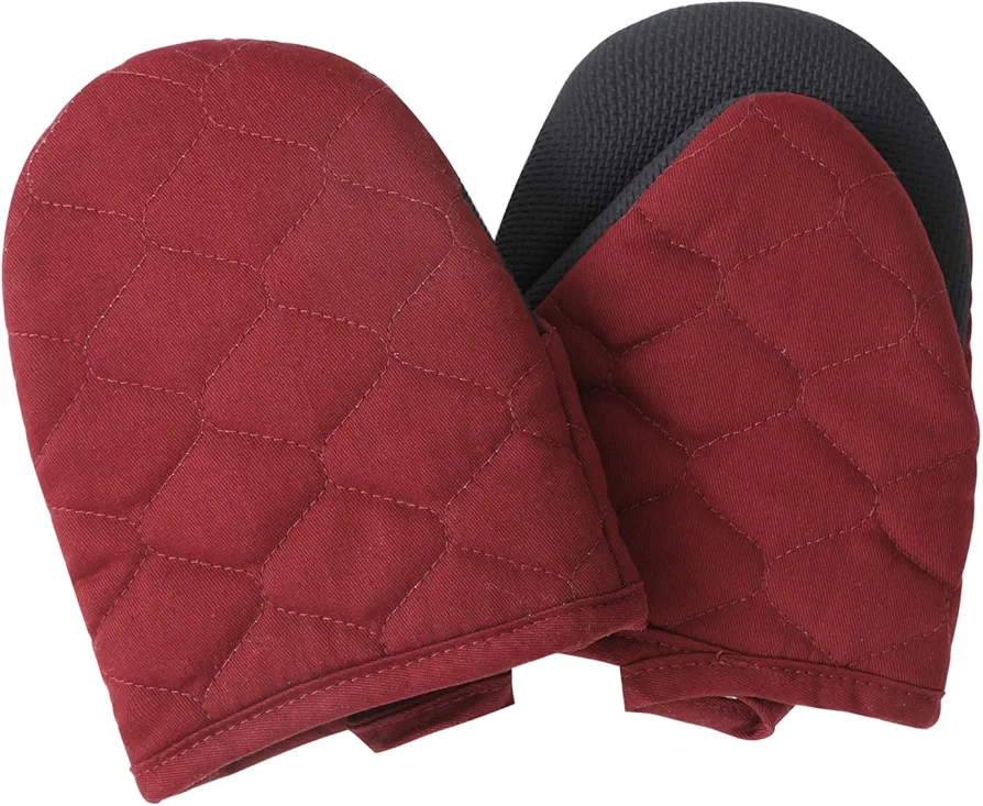 Glynniss Heat Resistant Mini Oven Mitts, 2 Pcs of Short Silicone Oven Mits, Non-Slip Grip Surfaces Kitchen Gloves for Cooking, Machine Washable with Hanging Loops Oven Gloves (5.5x7 inches, Wine)